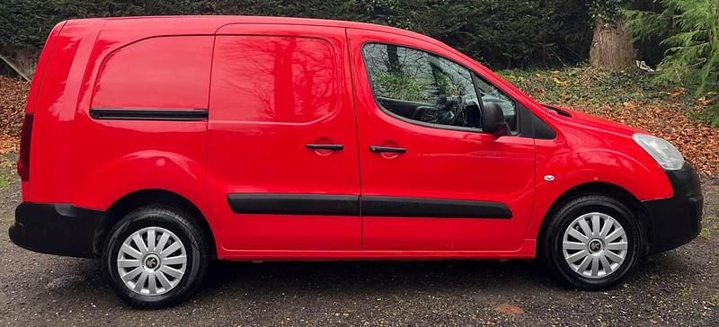 Used Peugeot Partner 2017 Red MPV