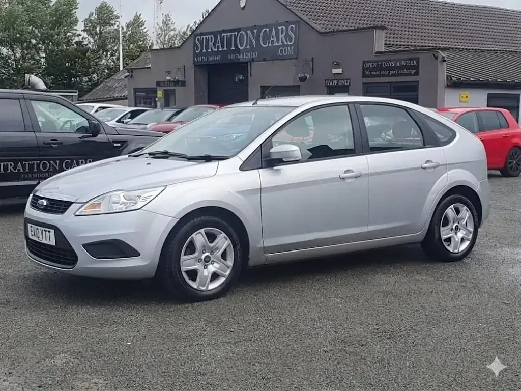 Used Ford Focus Style 99 HP (72 kW) 2010 Silver Hatchback