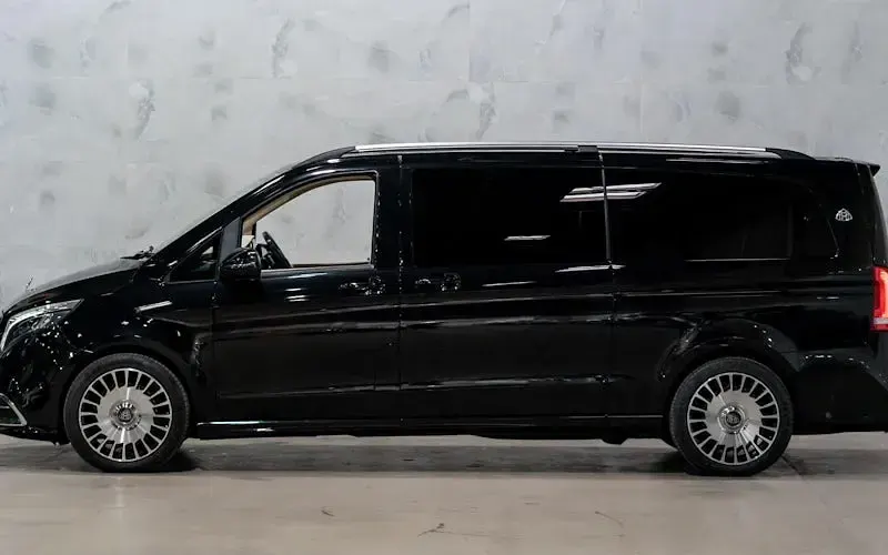 Used Mercedes V300 AMG line 237 HP (174 kW) 2022 Black MPV