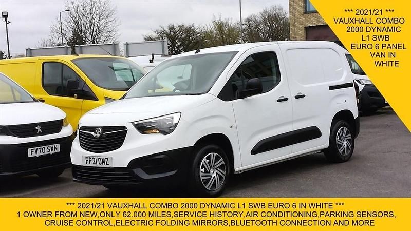 Used Vauxhall Combo 100 HP (73 kW) 2021 White MPV