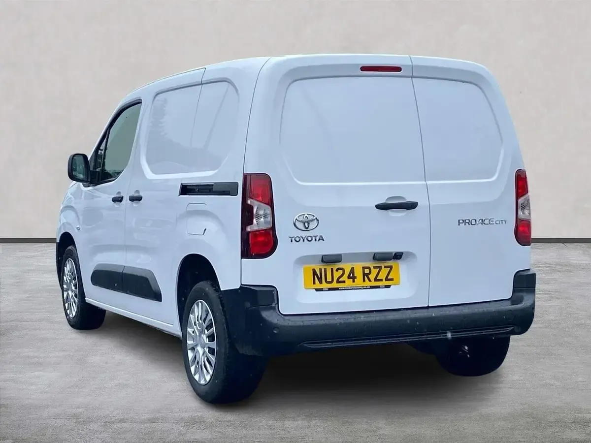 Used Toyota Proace 120 HP (88 kW) 2024 White MPV