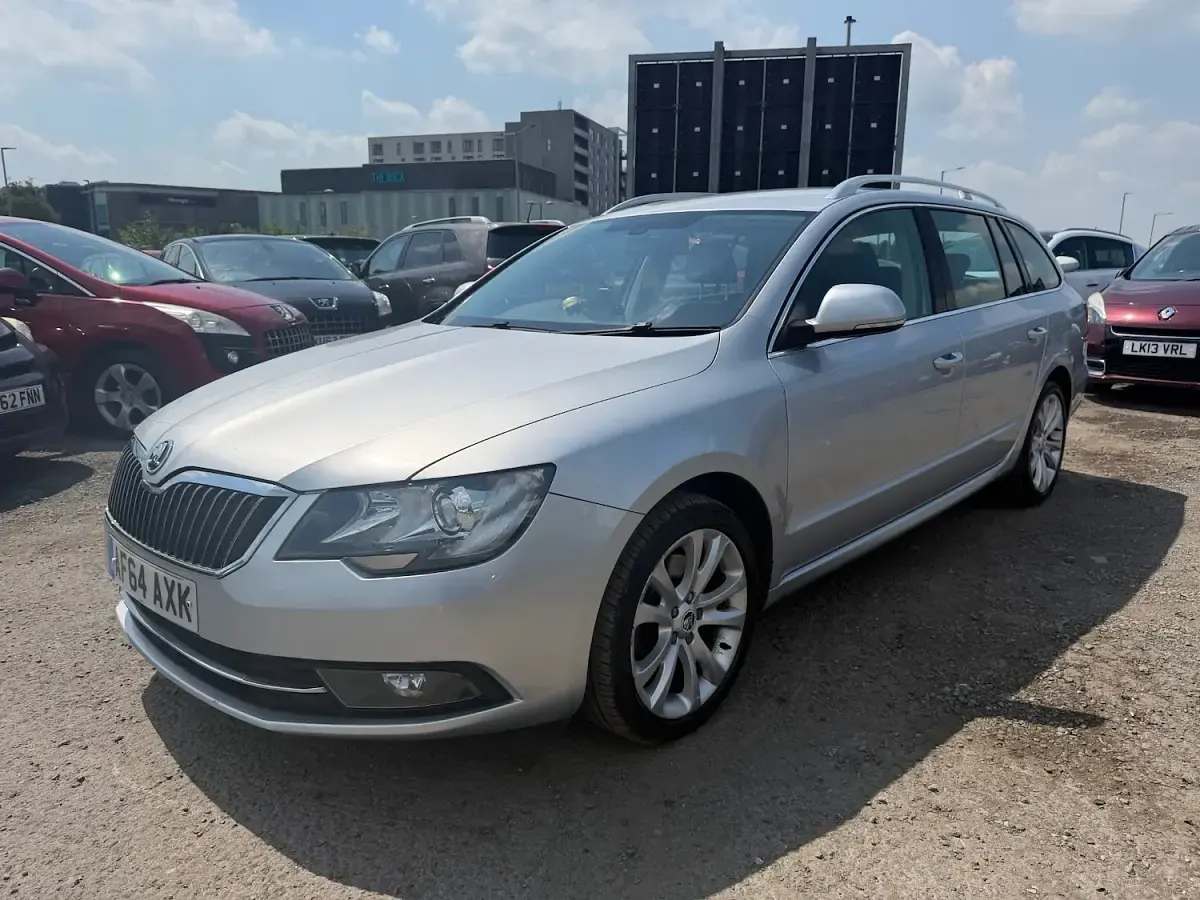 Used Skoda Superb SE 140 HP (102 kW) 2014 Silver Estate
