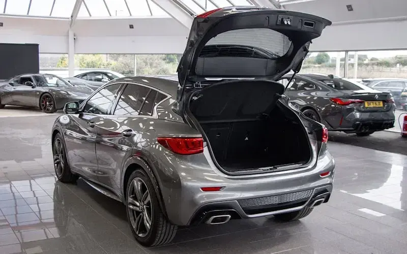 Used Infiniti Q30 Sport Tech 170 HP (125 kW) 2016 Black Hatchback