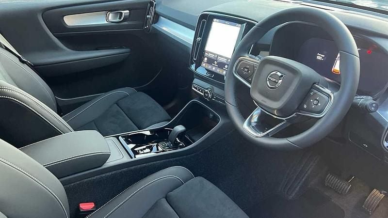 New Volvo XC40 Plus 2025 Grey SUV
