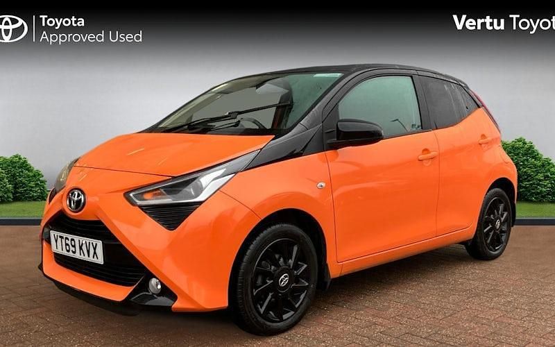 Used Toyota Aygo X-cite 72 HP (52 kW) 2019 Orange Hatchback