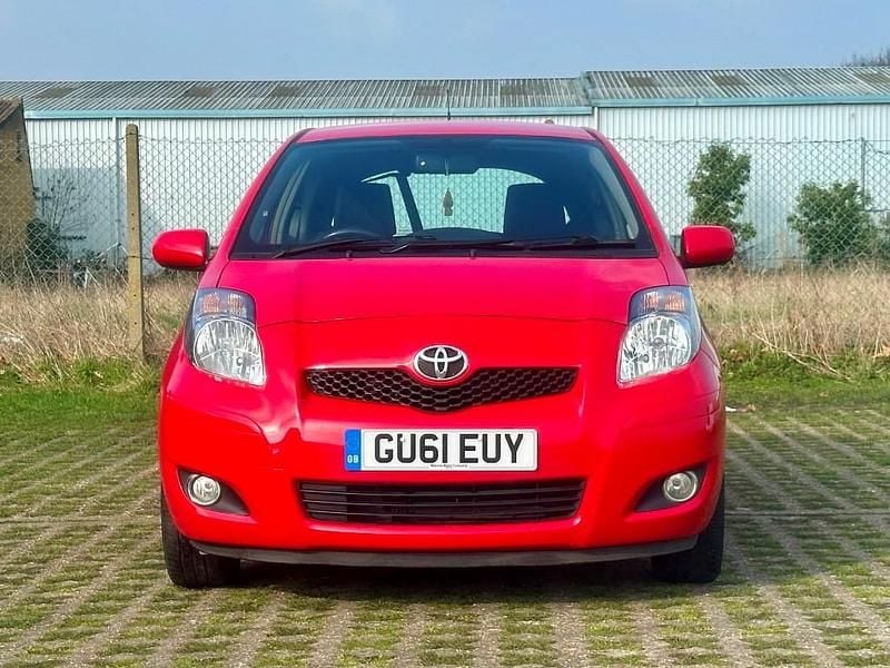 Used Toyota Yaris 68 HP (50 kW) 2011 Red Hatchback