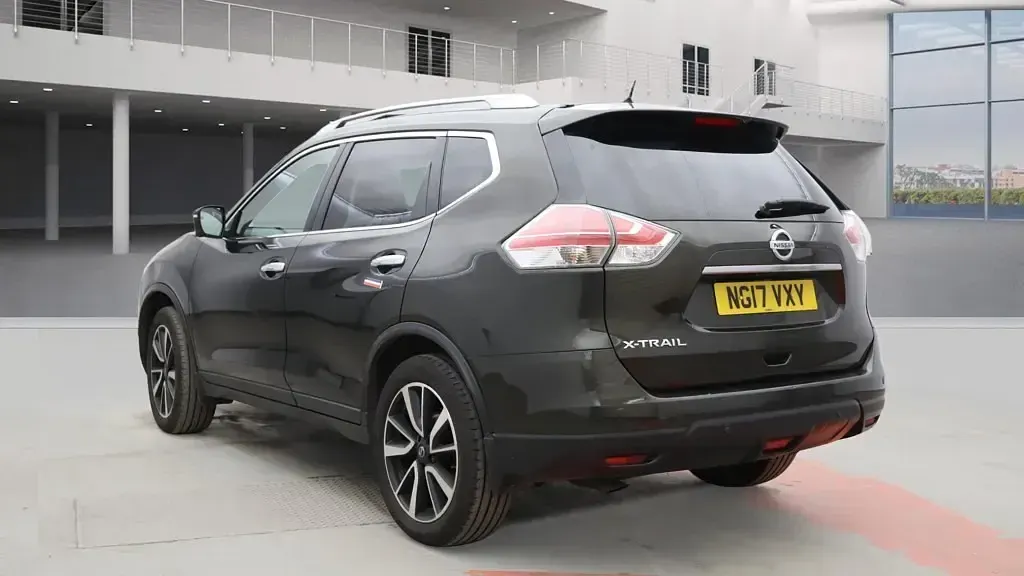 Used Nissan X-Trail Tekna 130 HP (95 kW) 2017 Titanium olive green SUV