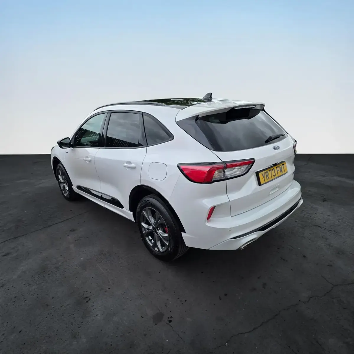 Used Ford Kuga ST-Line 225 HP (165 kW) 2023 White SUV