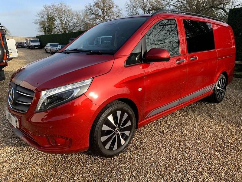 Used Mercedes Vito 190 HP (139 kW) 2021 Red Van