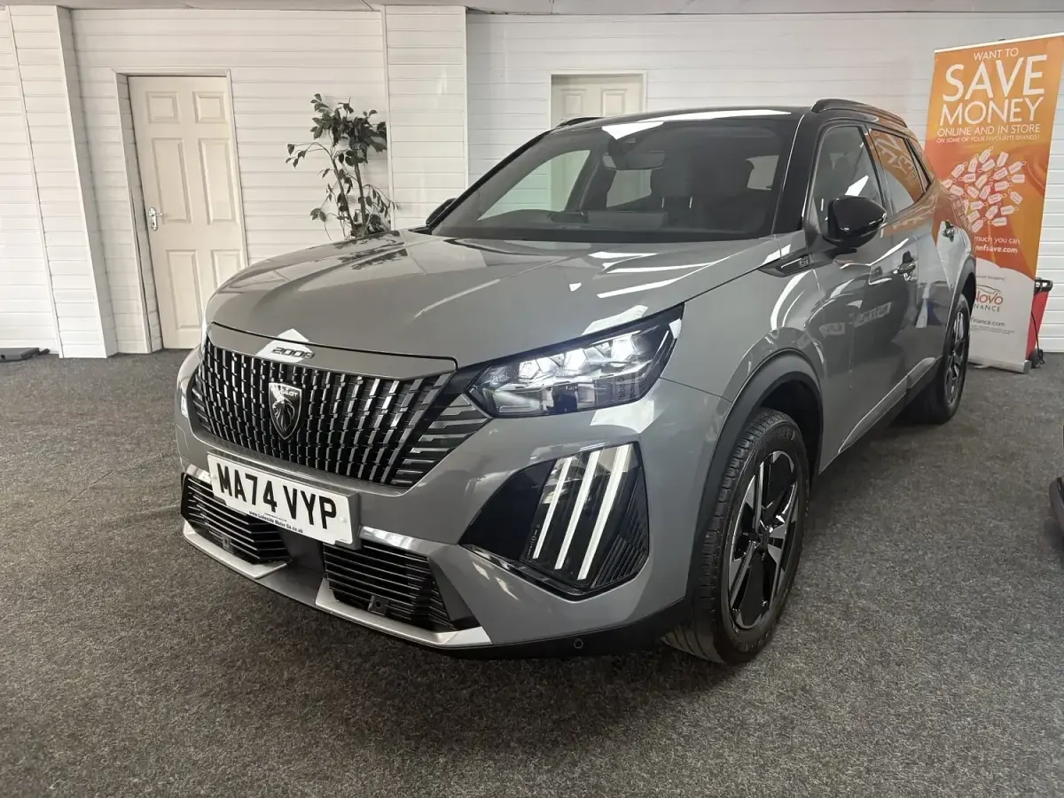 Używany Peugeot 2008 GT 130 KM (95 kW) 2024 Szary SUV