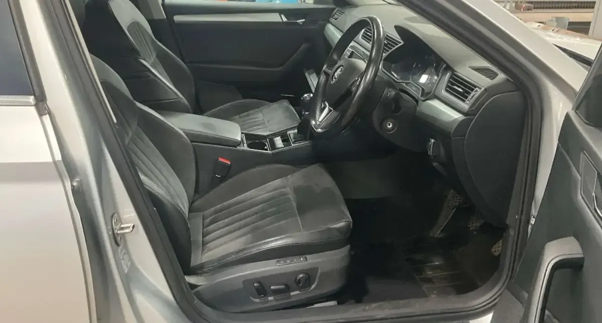 Used Skoda Superb SE Technology 150 HP (110 kW) 2016 Silver Estate