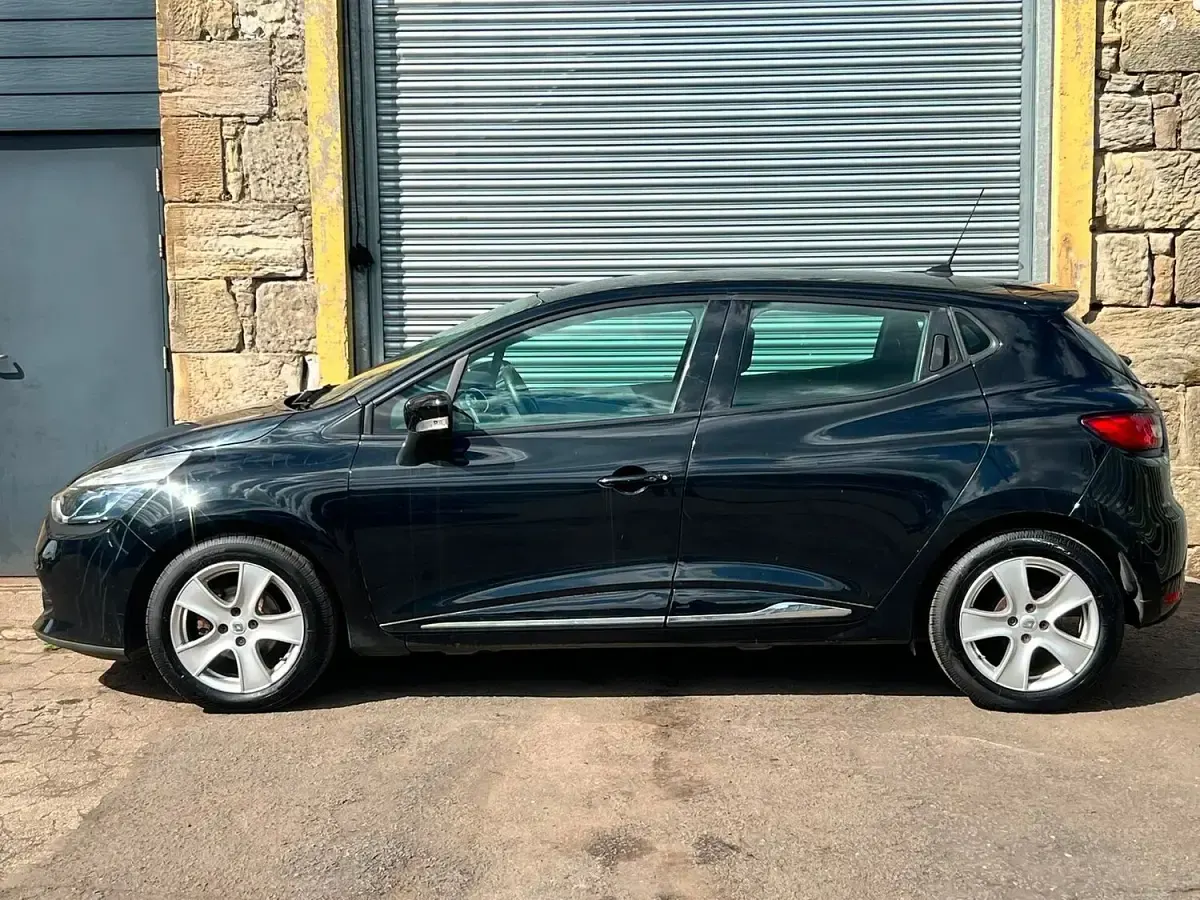 Used Renault Clio Dynamique 75 HP (55 kW) 2014 Black Hatchback