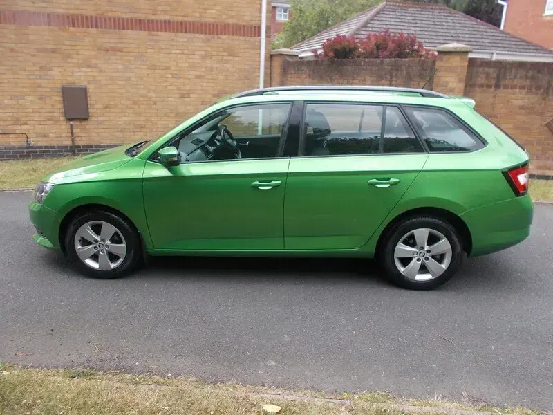 Used Skoda Fabia SE 90 HP (66 kW) 2015 Green Estate