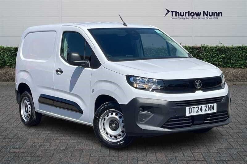White Used 2024 Vauxhall Combo S MPV | £16,299 (A bit pricey) - Image 1/4