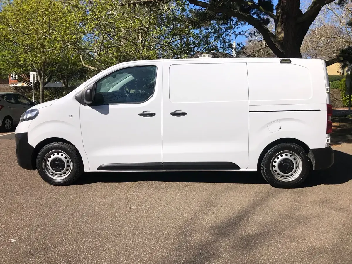 Used Vauxhall Vivaro S 100 HP (73 kW) 2023 White MPV