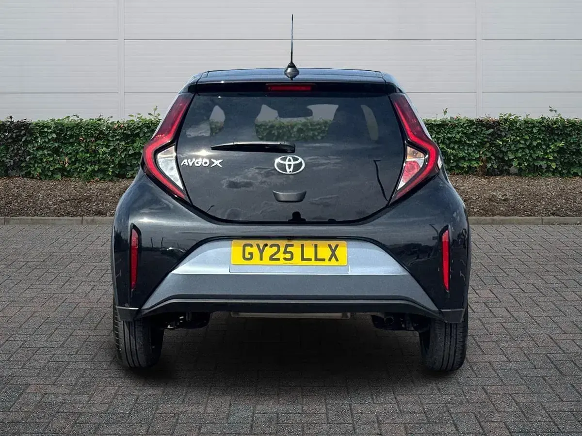 Used Toyota Aygo X 72 HP (52 kW) 2025 Grey SUV