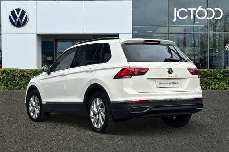 Używany VW Tiguan Life 150 KM (110 kW) 2022 Biały SUV