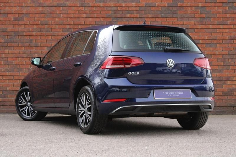 Used VW Golf VII SE 2018 Blue Hatchback