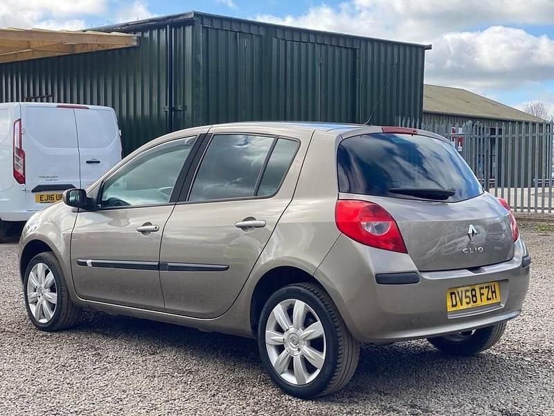 Used Renault Clio II Dynamique 2009 Beige Hatchback