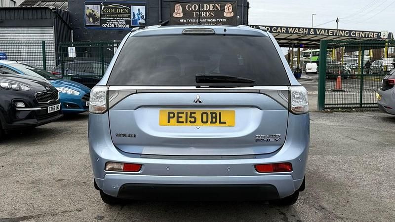 Used Mitsubishi Outlander P-HEV 200 HP (147 kW) 2015 Blue Estate