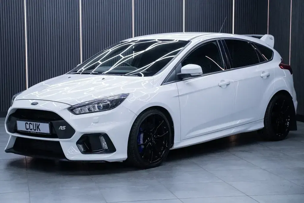Used Ford Focus RS 350 HP (257 kW) 2017 White Hatchback