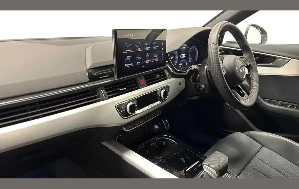 Used Audi A4 S-Line 200 HP (147 kW) 2024 White Estate