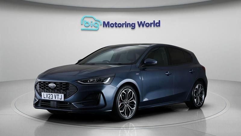 Second-hand Ford Focus ST-Line X 155 CP (114 kW) 2023 Albastru Hatchback