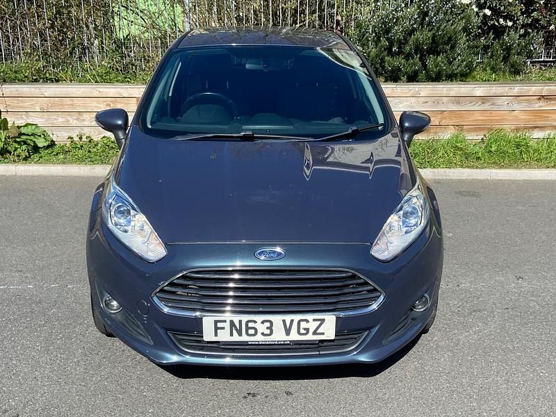 Used Ford Fiesta Zetec 82 HP (60 kW) 2013 Grey Hatchback
