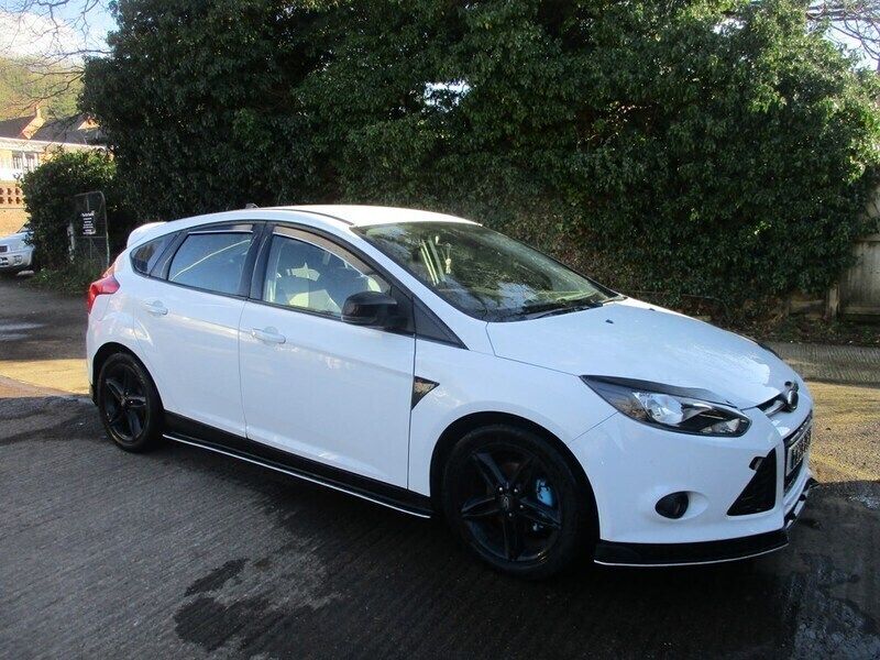 Used Ford Focus Zetec 99 HP (72 kW) 2013 White Hatchback