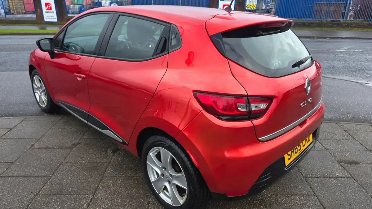 Used Renault Clio Dynamique 75 HP (55 kW) 2016 Red Hatchback