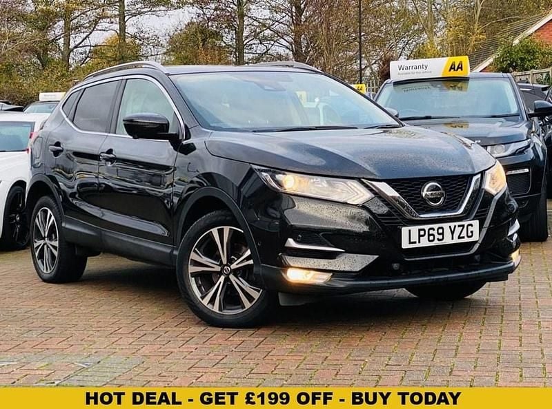 Black Used 2020 Nissan Qashqai N-Connecta SUV | £9,800 (Good price) - Image 1/4