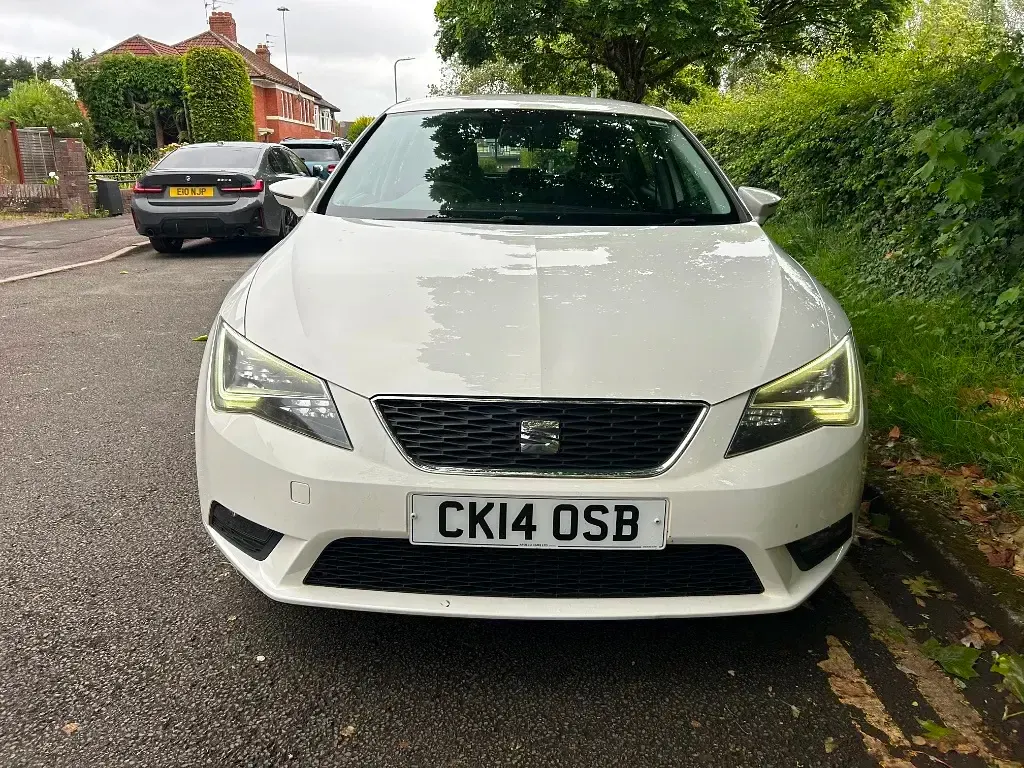 Used Seat Leon SE Technology 105 HP (77 kW) 2014 White Hatchback