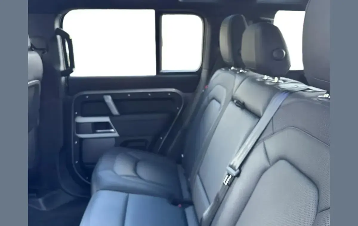 Used Land Rover Defender SE Dynamic 245 HP (180 kW) 2024 Grey SUV