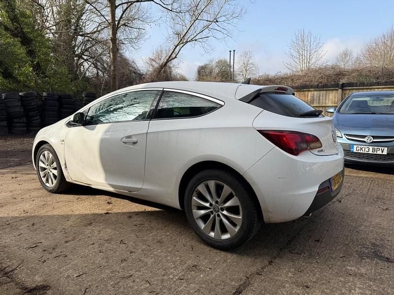 Used Vauxhall Astra GTC SRi 2013 White Hatchback