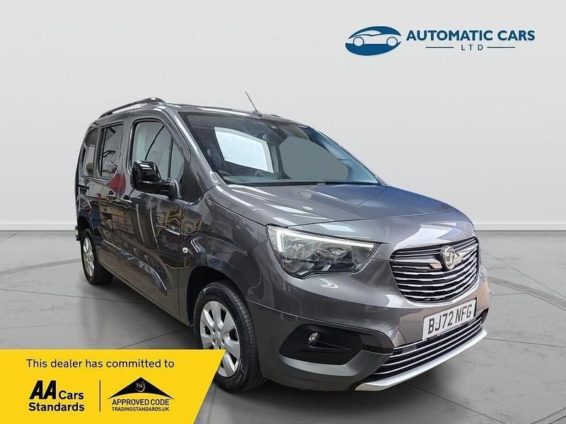 Begagnad Vauxhall Combo Elite 130 HK (95 kW) 2022 Grå Minibuss