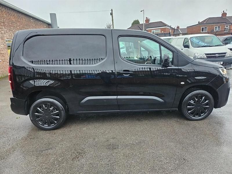 Used Citroën Berlingo PureTech 110 HP (80 kW) 2022 Black MPV