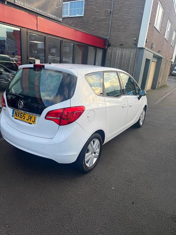 Used Vauxhall Meriva 2015 White MPV