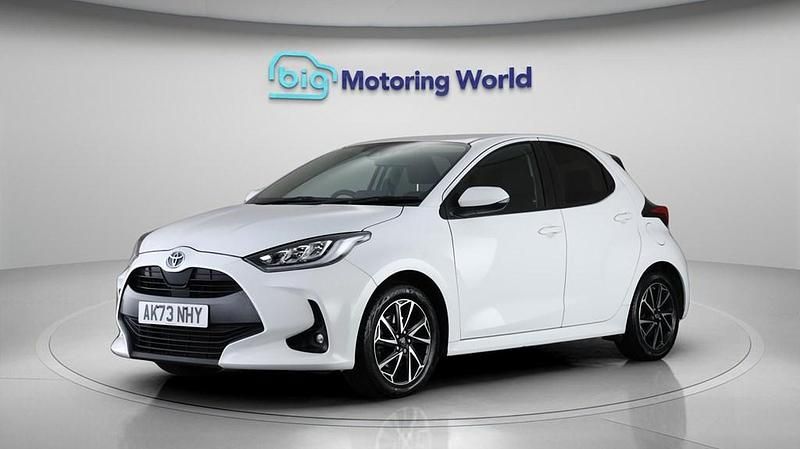Used Toyota Yaris Hybrid Design 116 HP (85 kW) 2023 White Hatchback