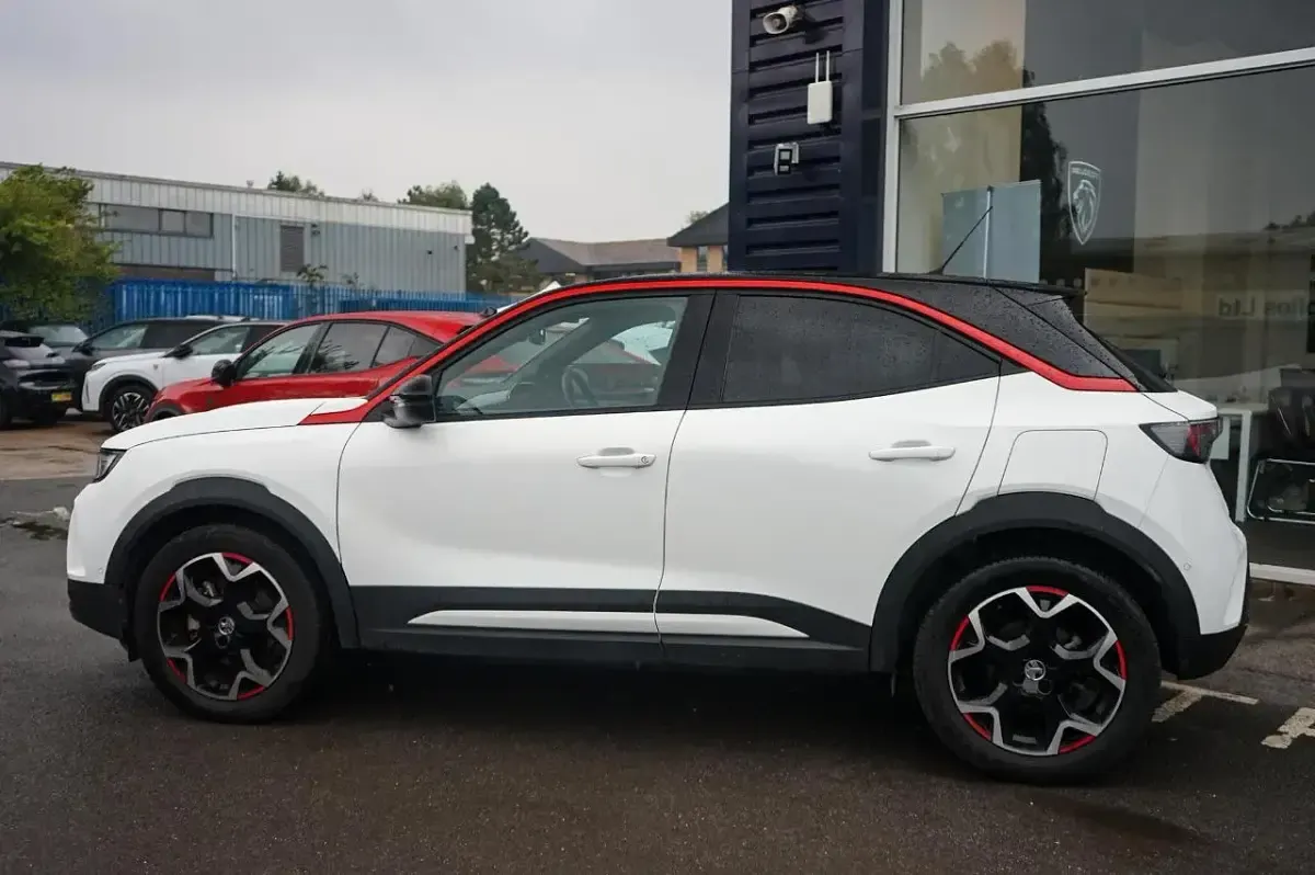 Used Vauxhall Mokka SRi 98 kW (134 HP) 2022 White SUV