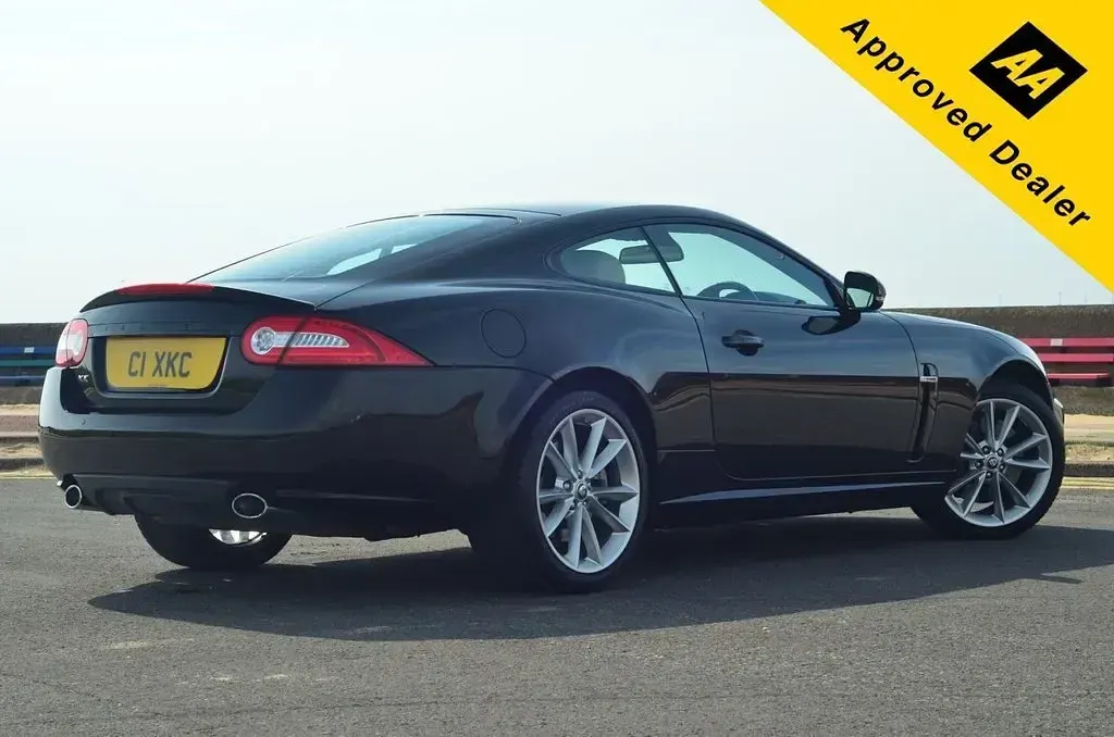 Used Jaguar XK 385 HP (283 kW) 2011 Black Coupe