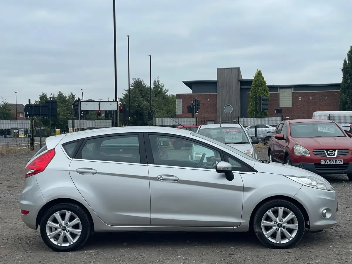 Used Ford Fiesta Zetec 2009 Silver Hatchback