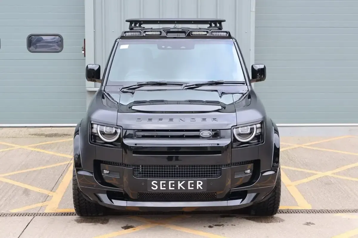 New Land Rover Defender SE Dynamic 2025 Black SUV