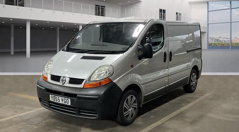 Used Renault Trafic 2005 Silver MPV
