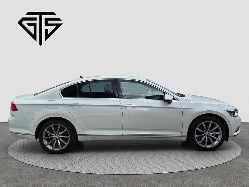 White Used 2025 VW Passat Highline Sedan | £22,995 (Fair price) - Image 1/4