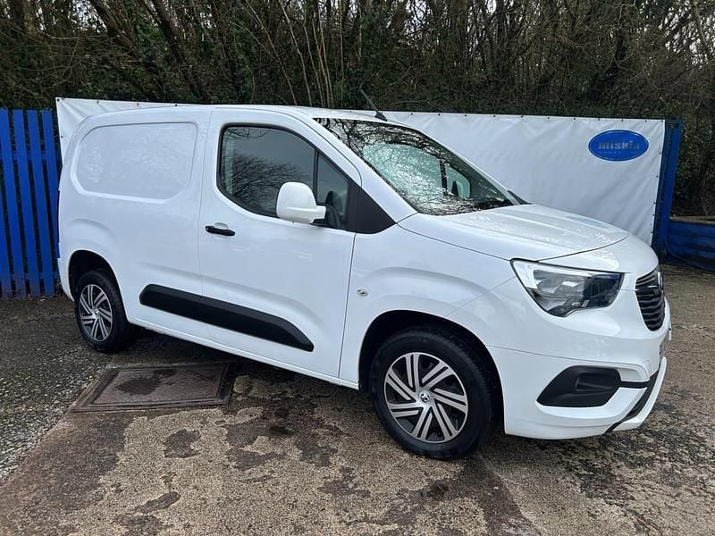 Used Vauxhall Combo Sportive 100 HP (73 kW) 2020 White MPV