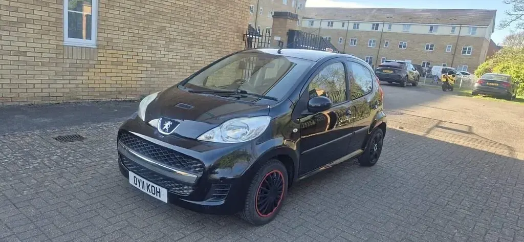 Second-hand Peugeot 107 68 CP (50 kW) 2011 Negru Hatchback