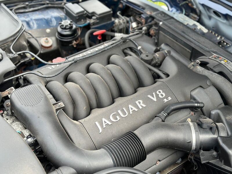 Used Jaguar XJ8 Executive 240 HP (176 kW) 2001 Blue Sedan