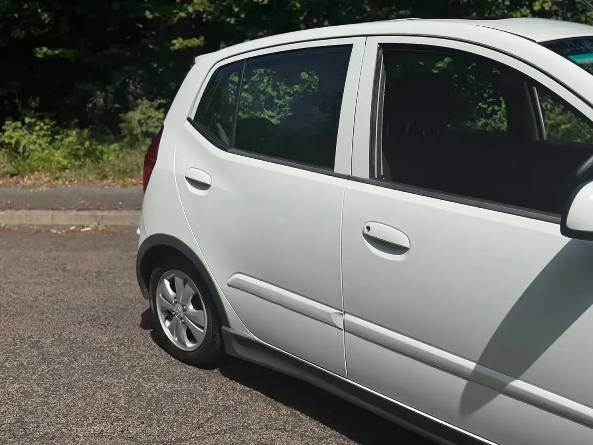 Used Hyundai i10 Style 84 HP (61 kW) 2012 White Hatchback