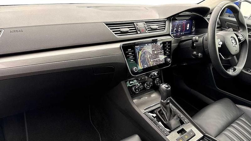 Used Skoda Superb SE L 147 HP (108 kW) 2023 Energy blue Hatchback