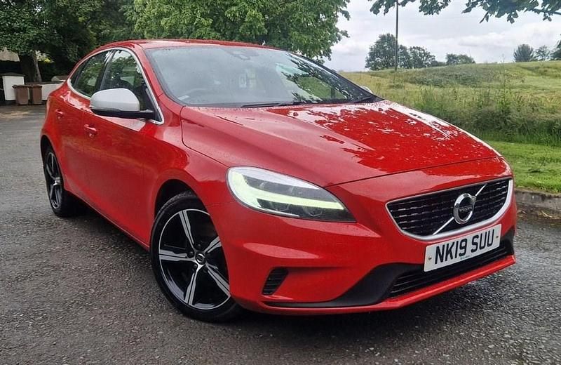 Red Used 2019 Volvo V40 R-Design Estate | £9,378 (Fair price) - Image 1/4